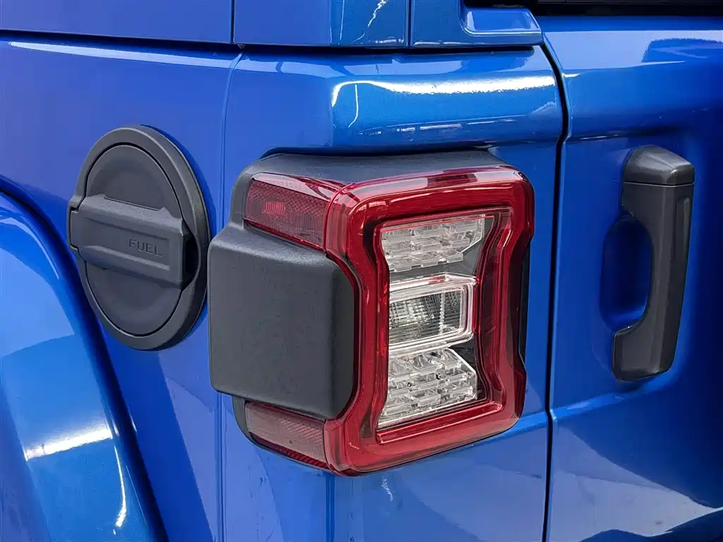 Jeep Wrangler 2023 — фото 10