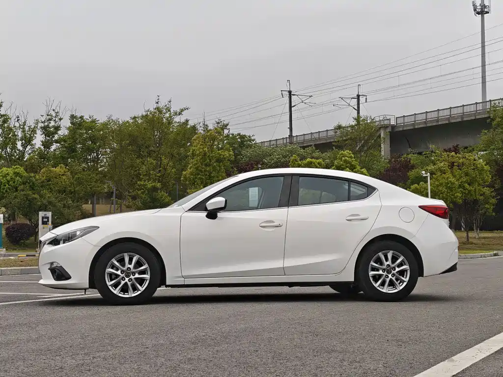 Mazda 3 Axela 2016 — фото 2