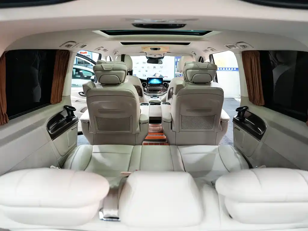 Mercedes-Benz V-Class 2021 — фото 26