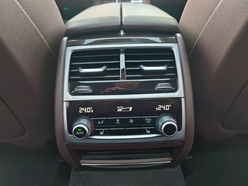 BMW 7 Series 2017 — фото 13