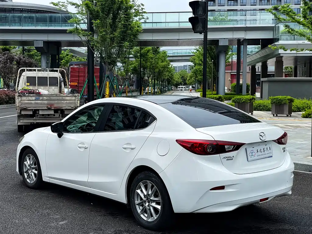 Mazda 3 Axela 2015 — фото 3