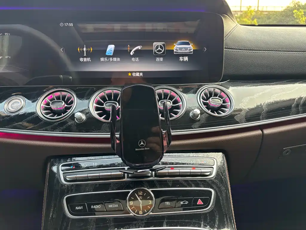 Mercedes-Benz E-Class 2019 — фото 31