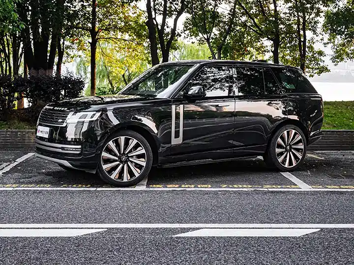 Land Rover Range Rover 2024 — фото 1