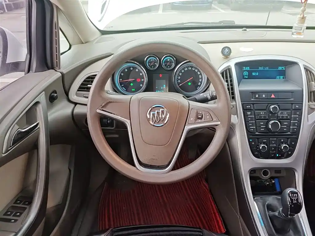 Buick Excelle 2015 — фото 11