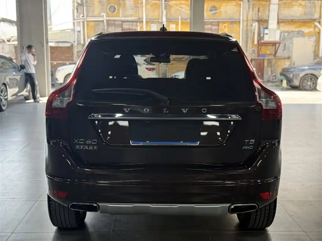 Volvo XC60 2017 — фото 16