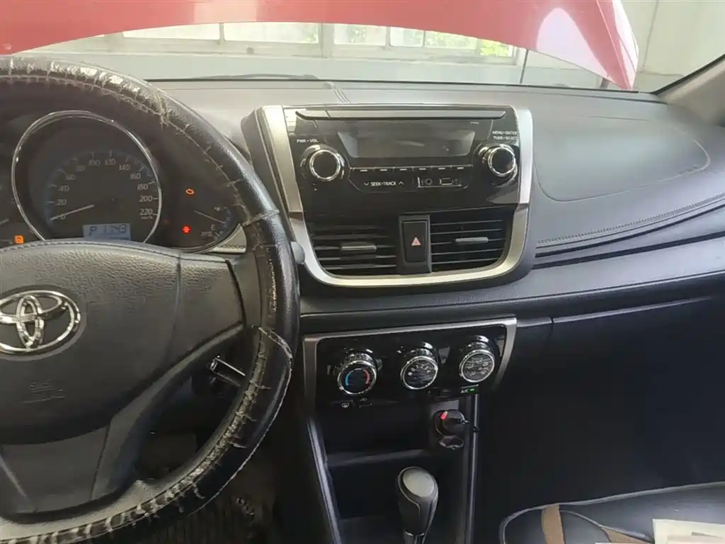 Toyota Yaris L 2018 — фото 13