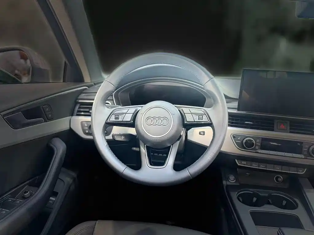 Audi A4 2021 — фото 11