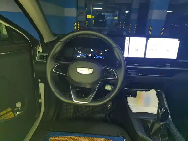 Geely Emgrand 2025