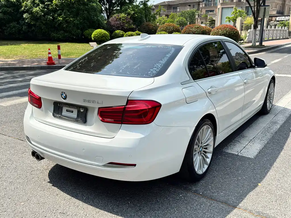 BMW 3 Series 2018 — фото 7