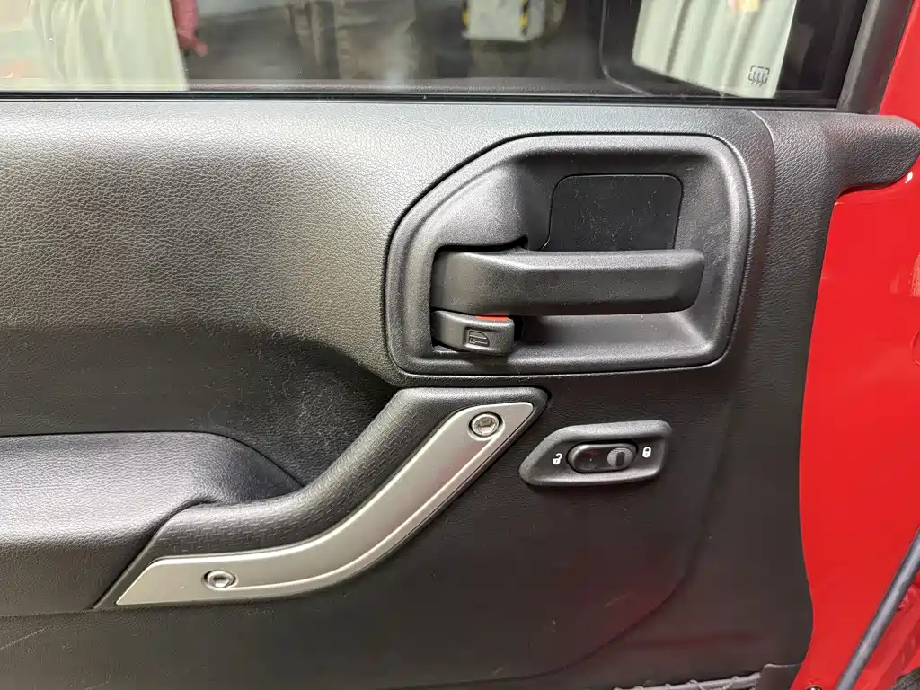 Jeep Wrangler 2017 — фото 22