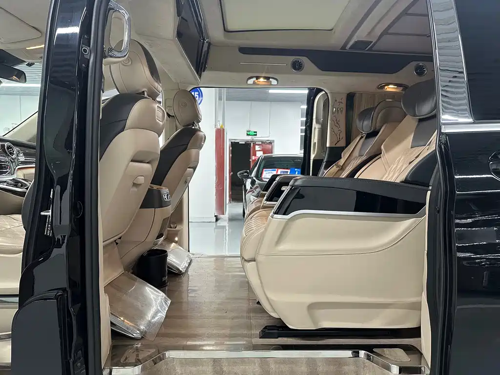 Mercedes-Benz V-Class 2020 — фото 10
