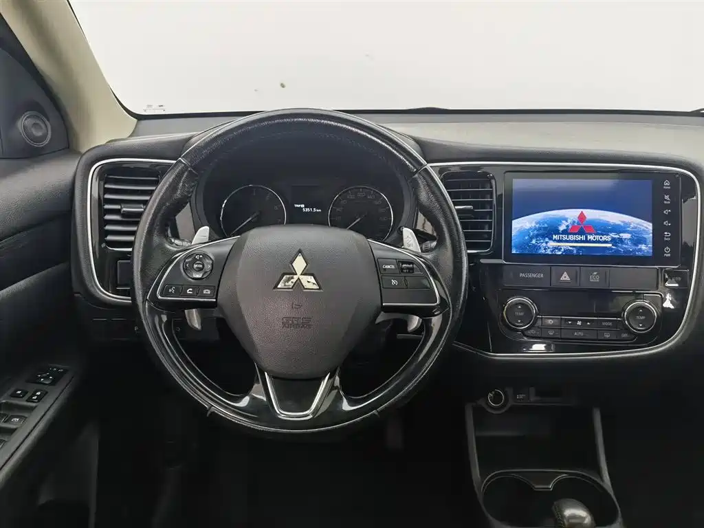 Mitsubishi Outlander 2016 — фото 11