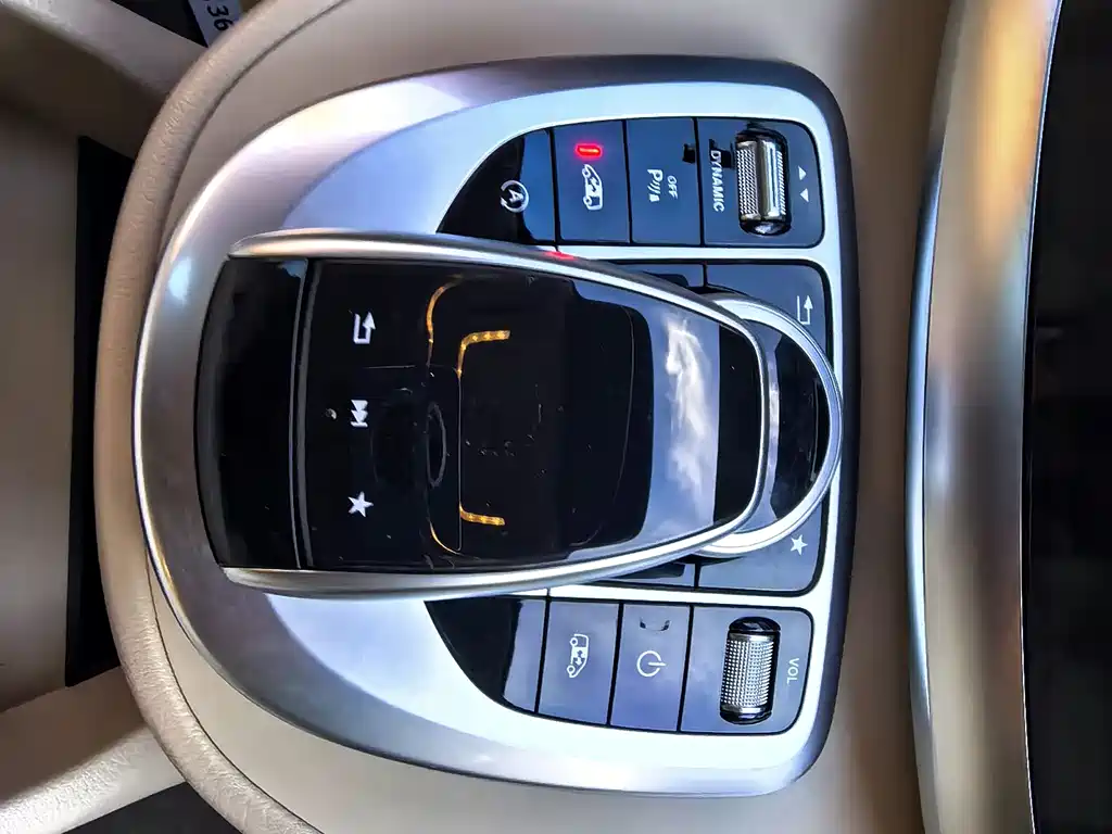 Mercedes-Benz V-Class 2019 — фото 17