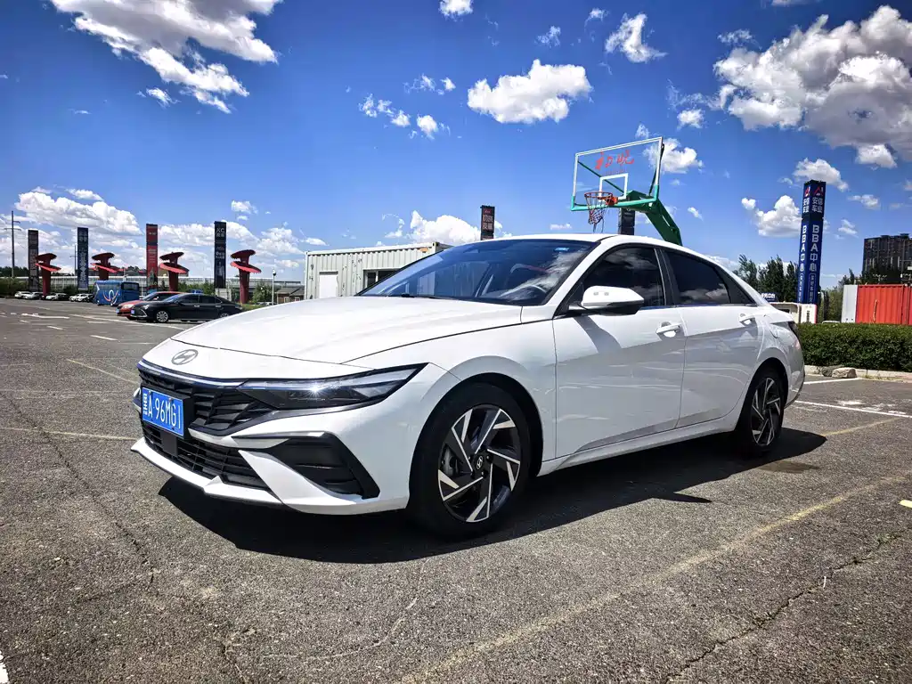 Hyundai Elantra 2023