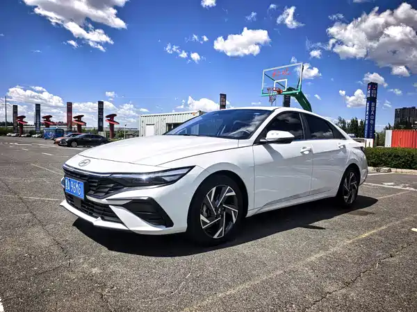 Hyundai Elantra 2023