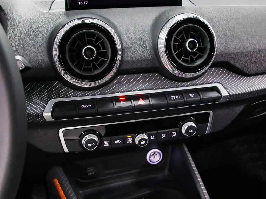 Audi Q2L 2022 — фото 10