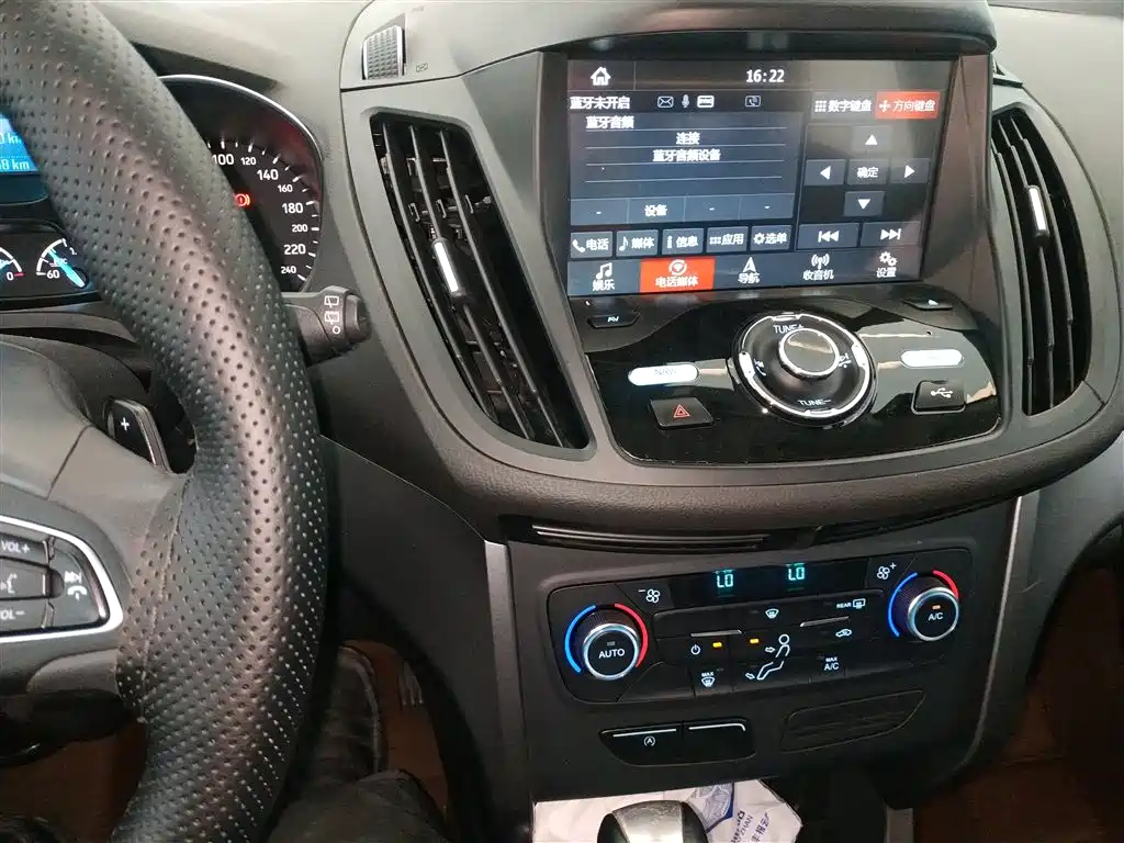 Ford Kuga 2017 — фото 13