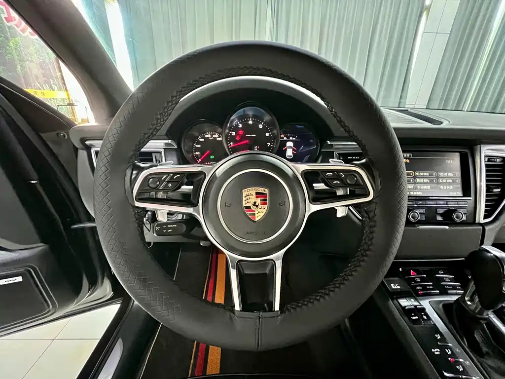 Porsche Macan 2015 — фото 11