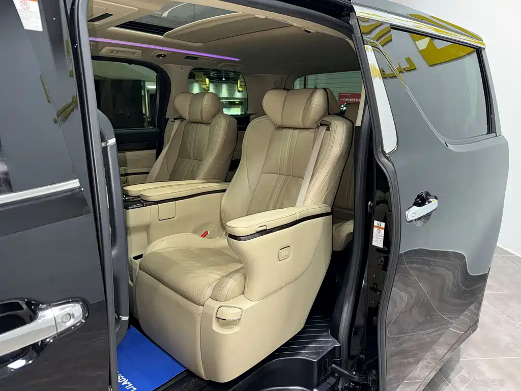 Toyota Vellfire 2020 — фото 18