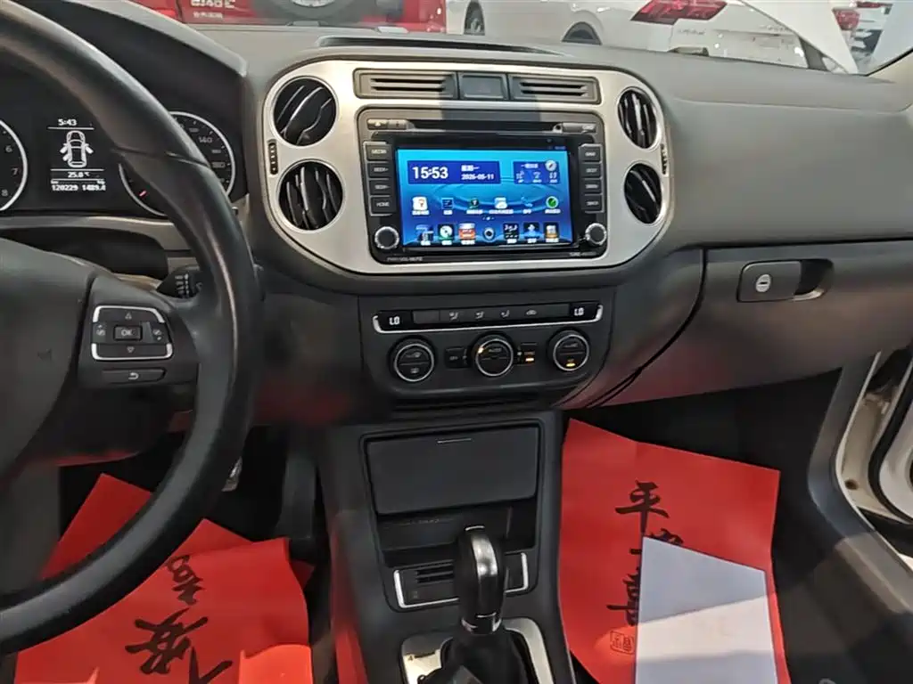 Volkswagen Tiguan 2015 — фото 13