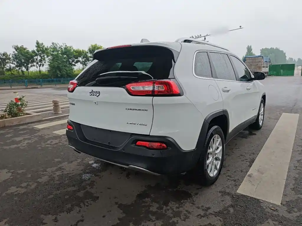 Jeep Cherokee 2017 — фото 7