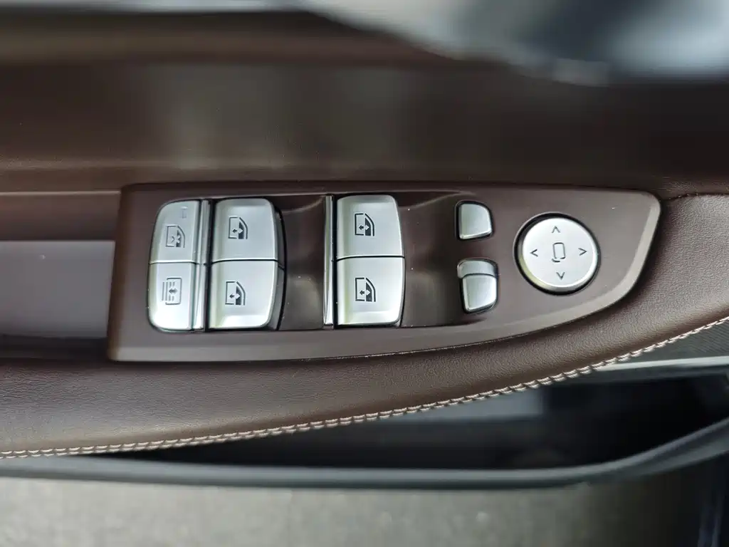 BMW 7 Series 2018 — фото 18