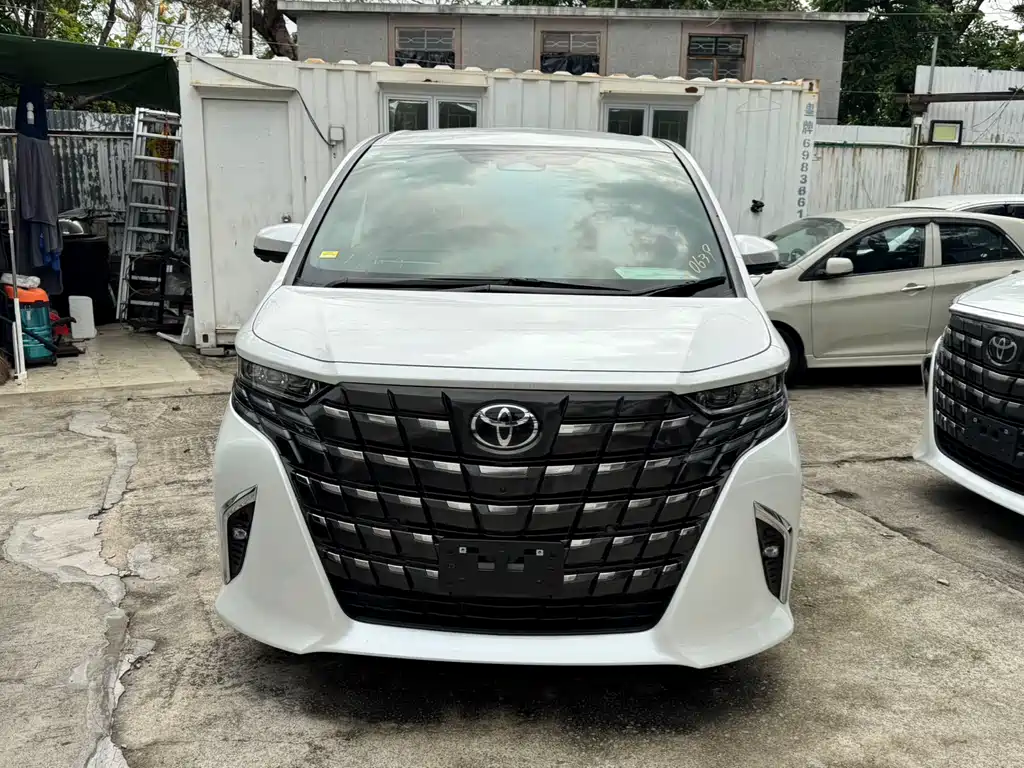 Toyota Alphard 2026 — фото 1