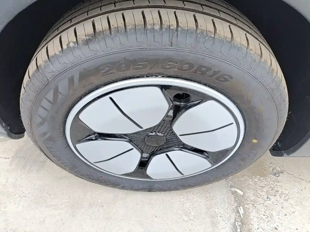 Geely Galaxy Starwish 2026 — фото 23