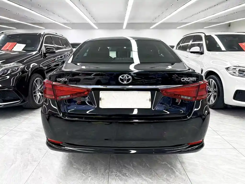 Toyota Crown 2017 — фото 5