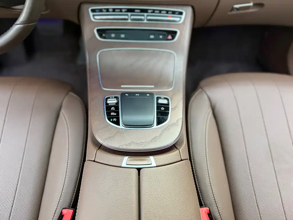 Mercedes-Benz E-Class 2021 — фото 13