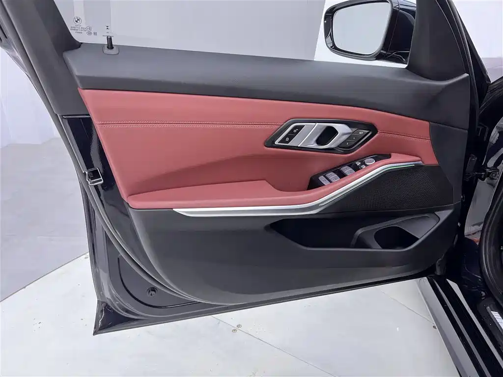 BMW 3 Series 2024 — фото 18