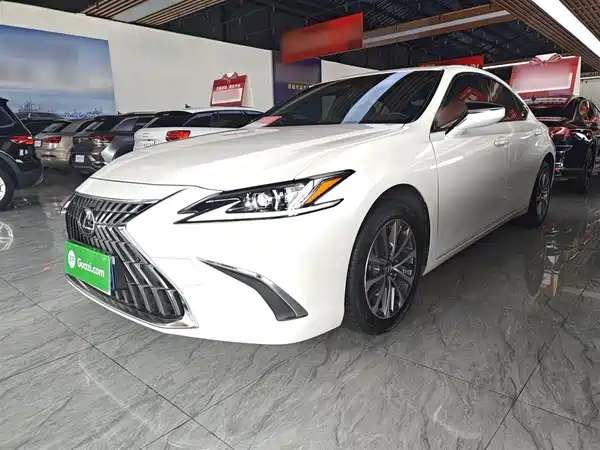 Lexus ES 2022