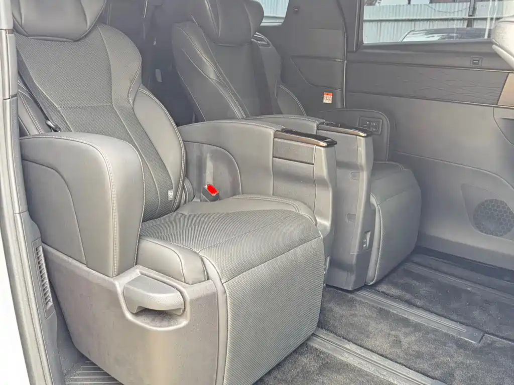 Toyota Alphard 2026 — фото 10