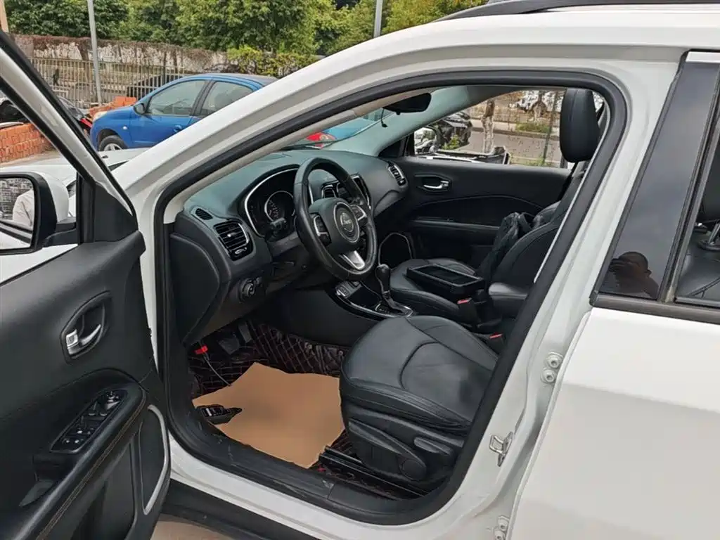 Jeep Compass 2020 — фото 15