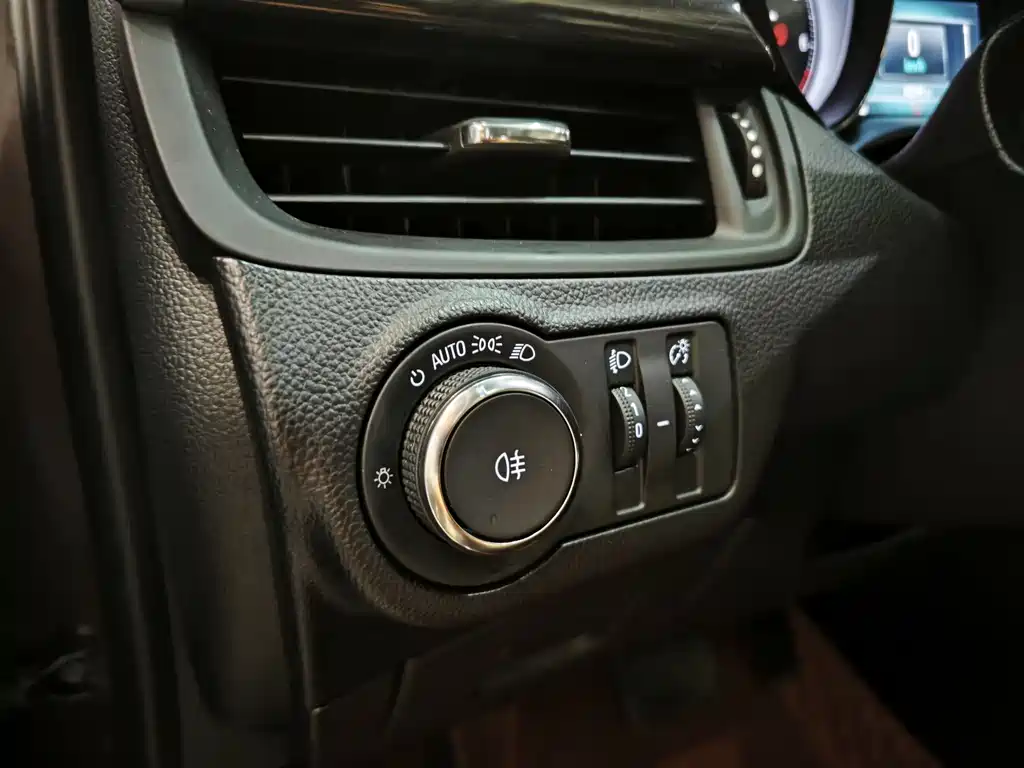 Buick Envision Plus 2020 — фото 20