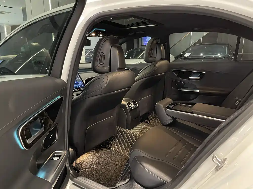 Mercedes-Benz C-Class 2023 — фото 6