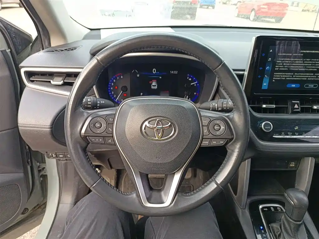 Toyota Corolla Cross 2022 — фото 11