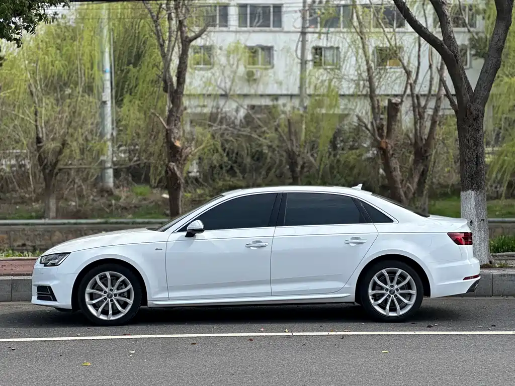 Audi A4L 2018 — фото 3