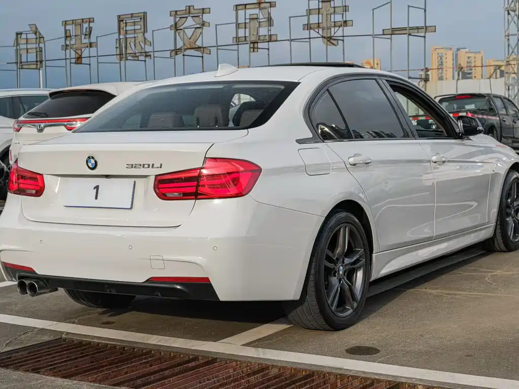 BMW 3 Series 2018 — фото 13