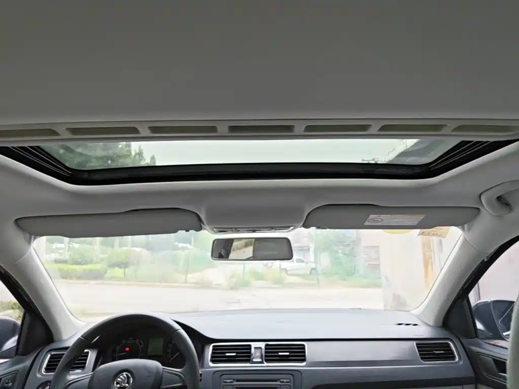 Skoda Rapid 2015 — фото 18