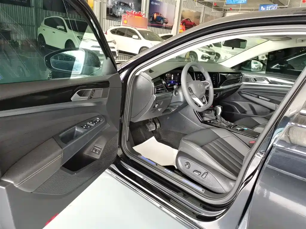 Volkswagen Passat PHEV 2023 — фото 12