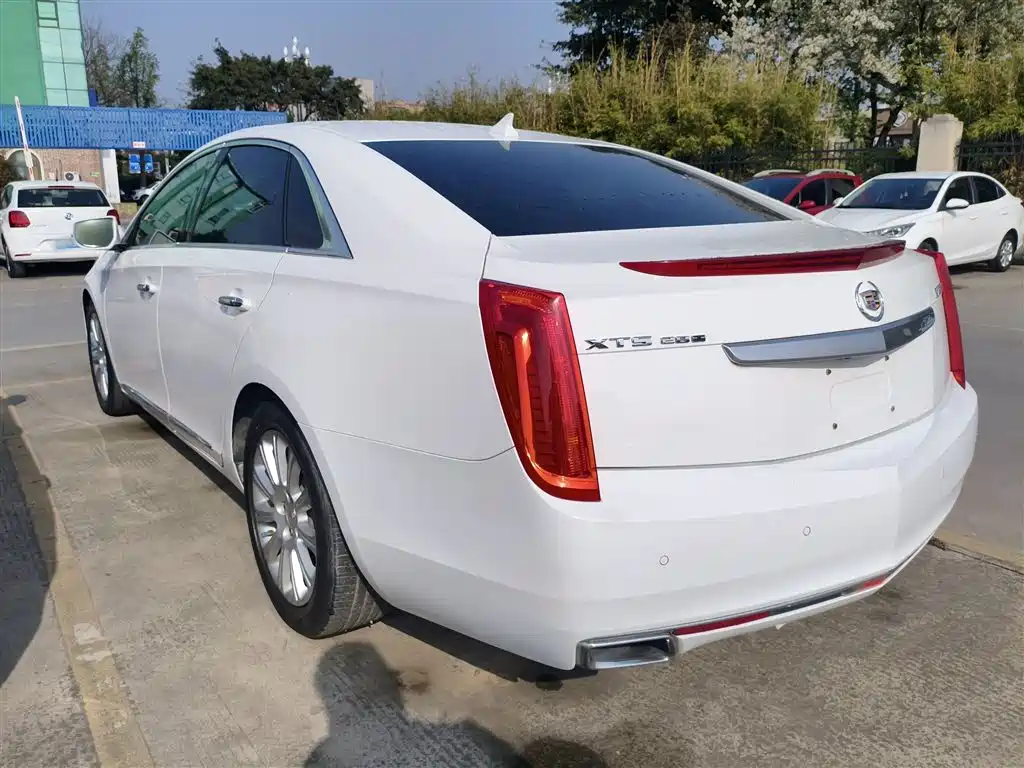 Cadillac XTS 2015 — фото 5