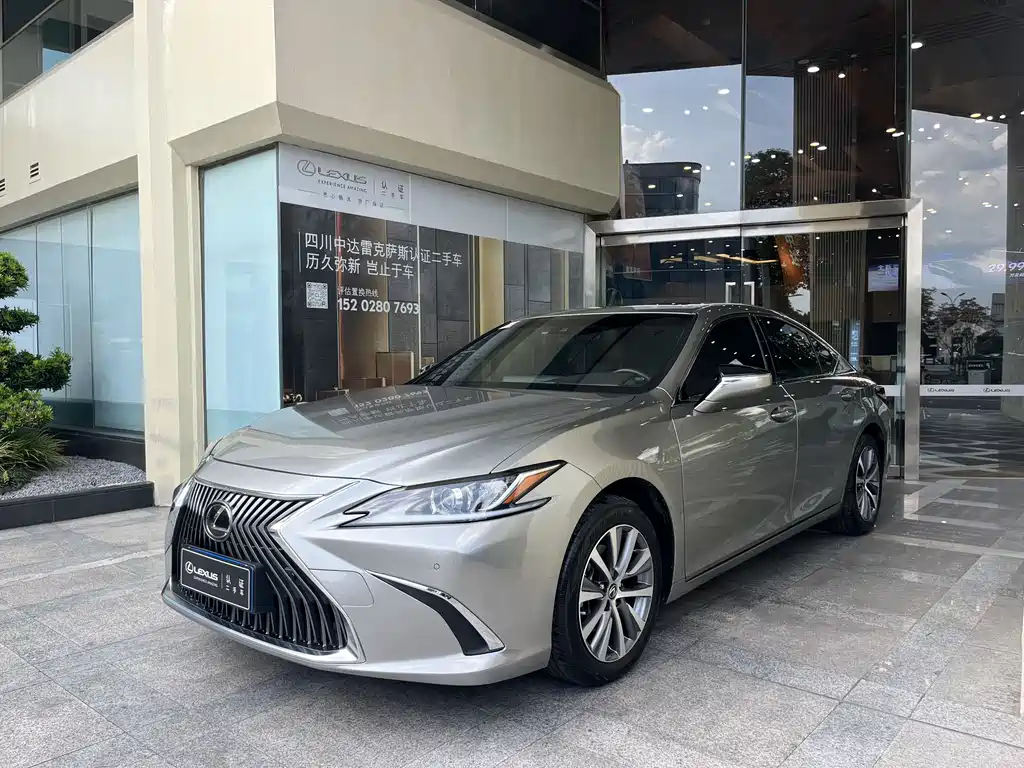 Lexus ES 2020
