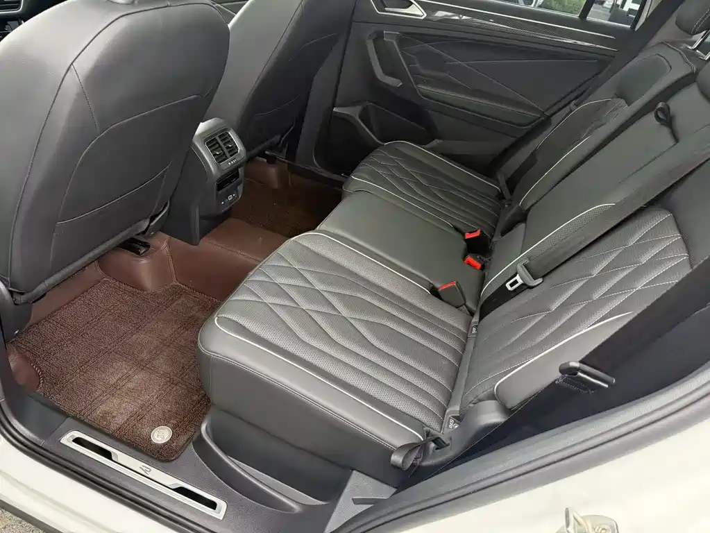 Volkswagen Tiguan L 2023 — фото 14