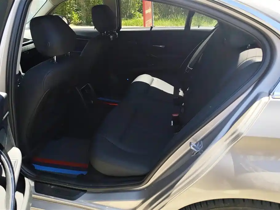 BMW 3 Series 2017 — фото 11