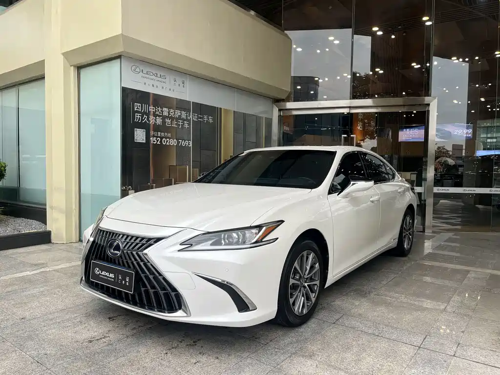 Lexus ES 2021