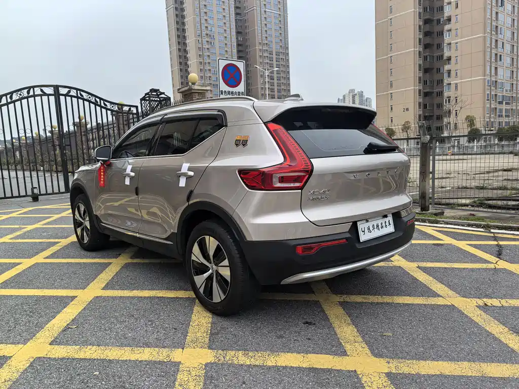 Volvo XC40 2024 — фото 3