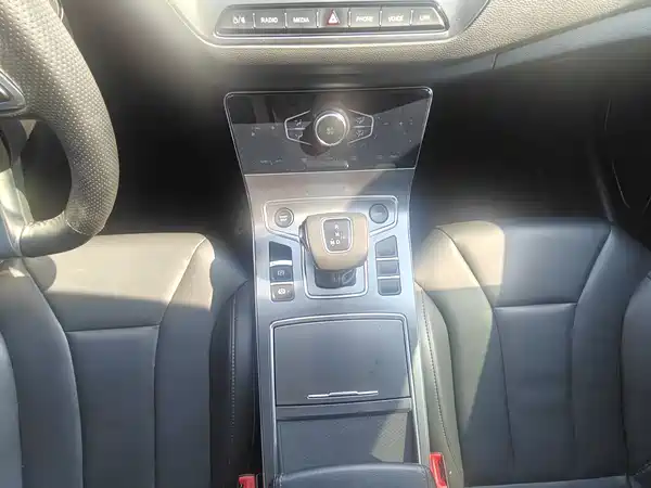 Hongqi H5 2022