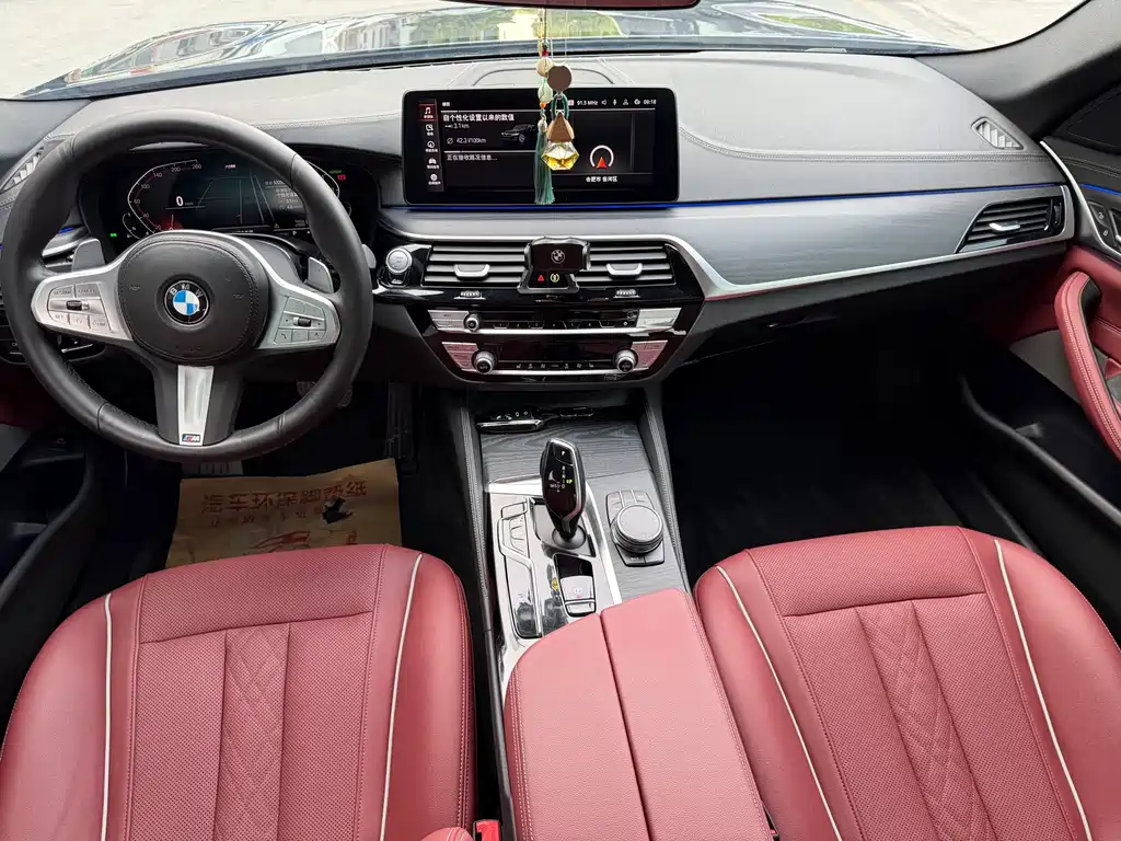 BMW 5 Series 2022 — фото 10