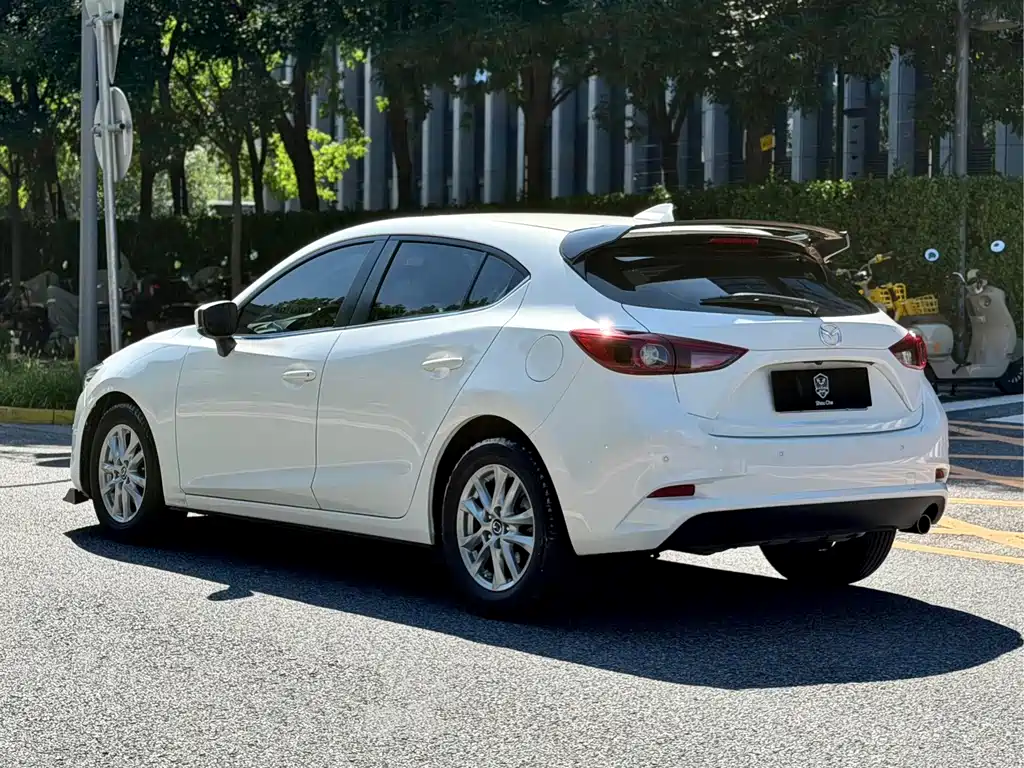 Mazda 3 Axela 2017 — фото 4